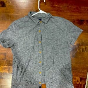 Short sleeve gray button up